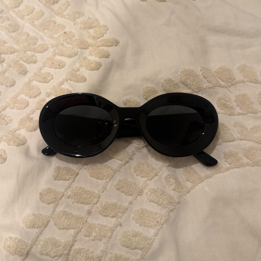 Black Oval Women's Sunglasses
